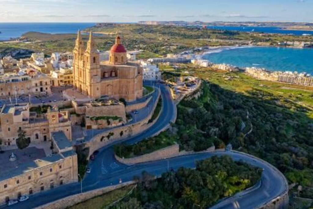 Seaside Serenity - A Lovely Apartment With Views Mellieħa Exterior foto